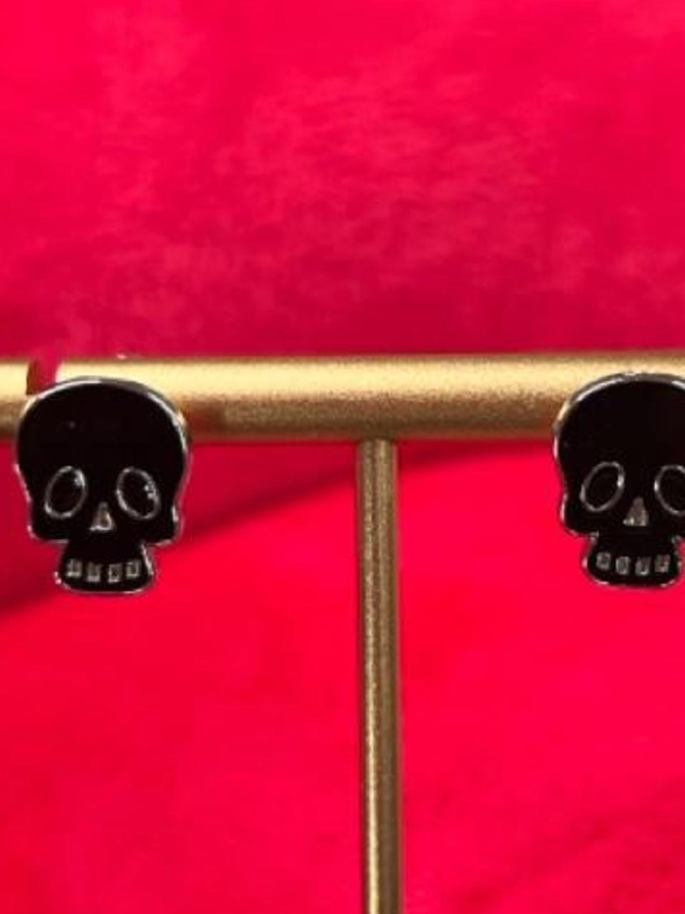 Black silver tone skull earrings with eyes and teeth #goth #punk